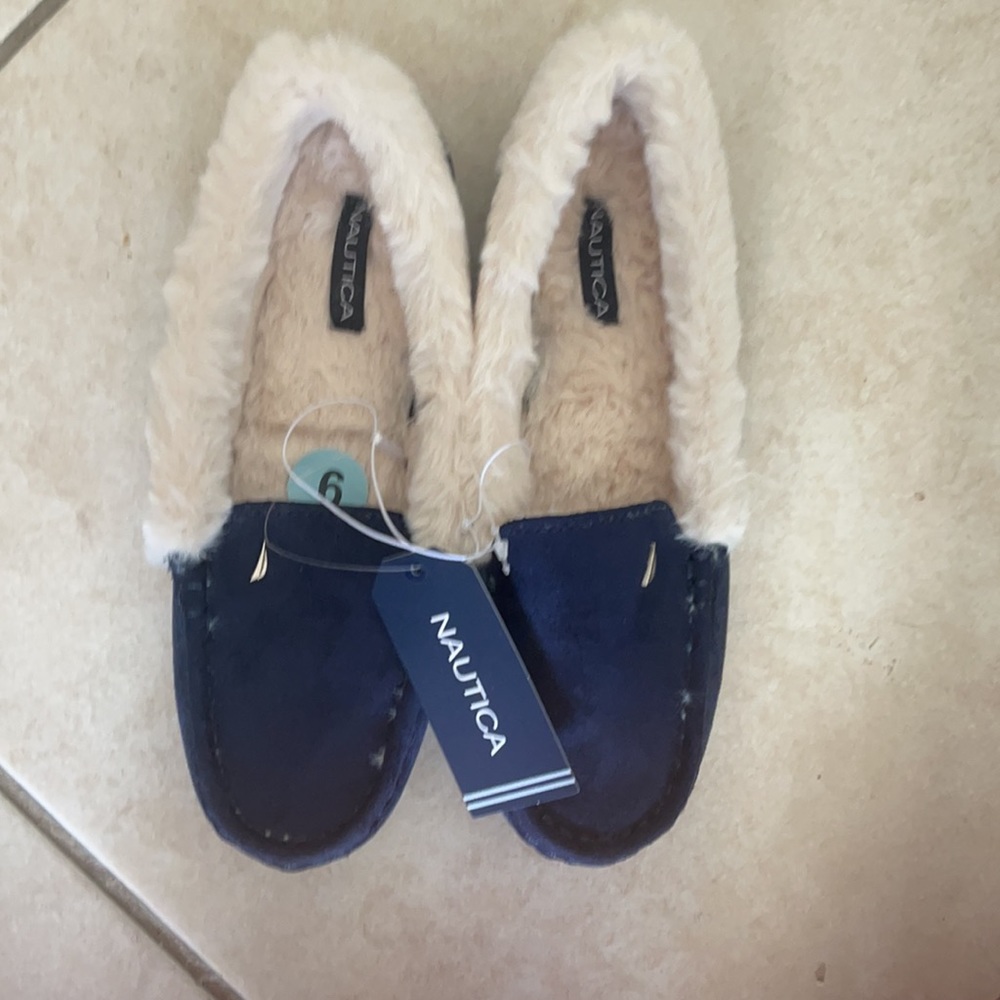 New Nautica Navy Suede Sherpa Lined Moccasins Loafers size 6